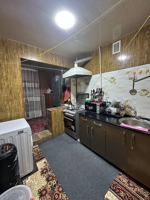 Srochna Gazalnekntda naxalfkada 3 domdaUy sotiladi 2 xonalik