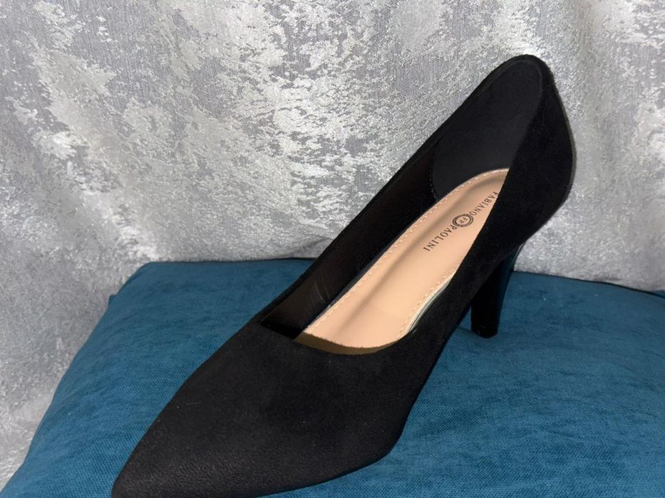 Продам туфли замшевые новые.