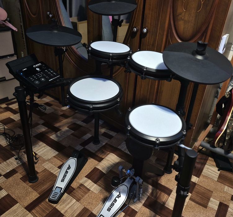 Alesis nitro max электронные барабаны