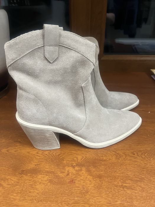 Полусапожки, казаки продам