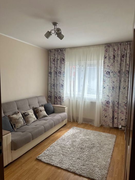 Inchiriez apartament cu 3 camere pe strada Gorunului
