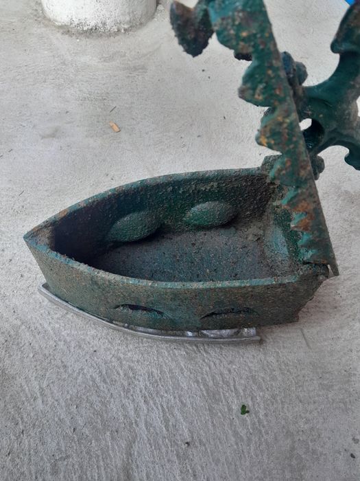 Fier de călcat cu suport