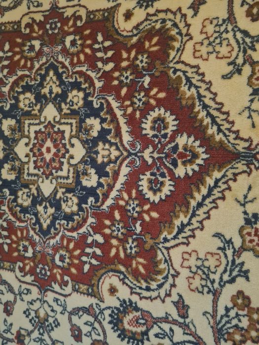 В наличии два ковра