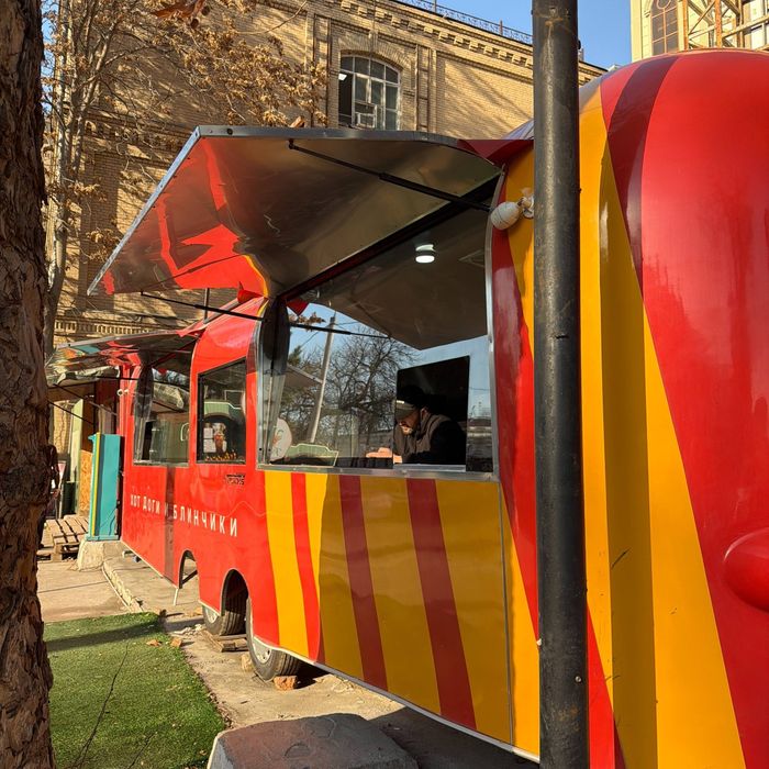 Современный и футуристический фудтрак, модель  "CITYLINER"