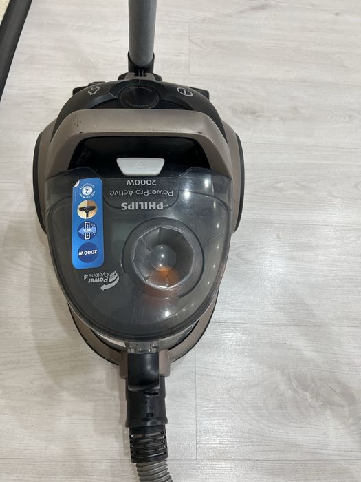 Продам мощный пылесос Philips