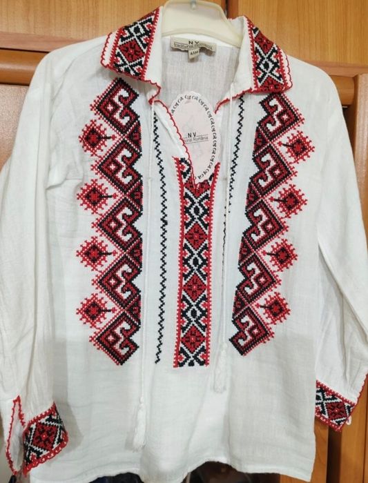 Costum popular tradițional romanesc