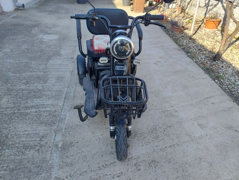 Vând triciclu electric