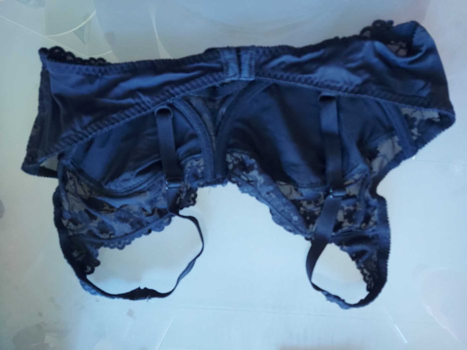 Сутиени големи размери 90 D