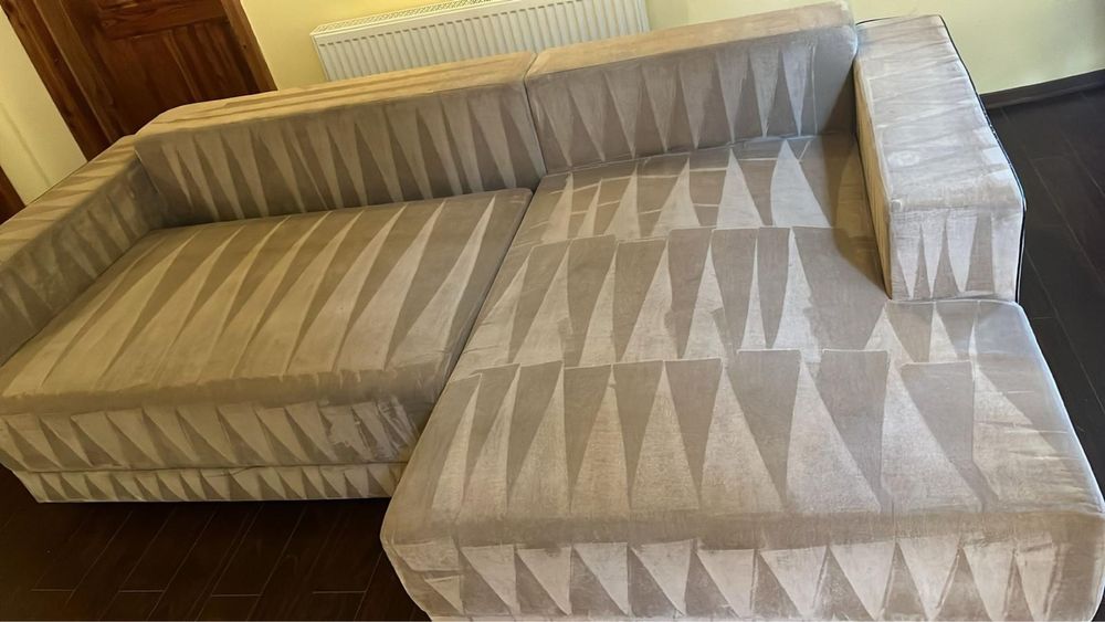 Detailing canapele , colțare , interioare auto , covoare , etc .