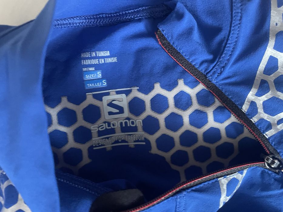 Vand bluza Salomon pentru sporturi ca noua