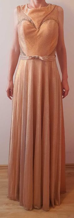 Rochie de ocazie aurie marimea 40-42 lunga marca Dekolte purtata