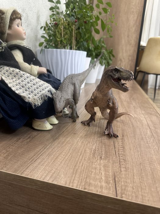 Игрушка динозавр
