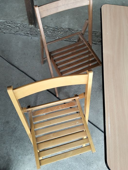 Vând masă pliabilă cu 4 scaune