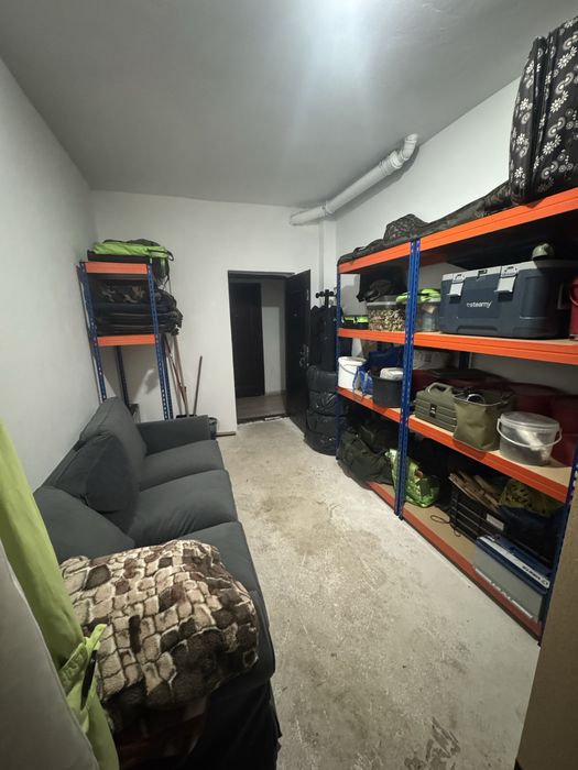 Vand boxa bloc demisol 14m patrati