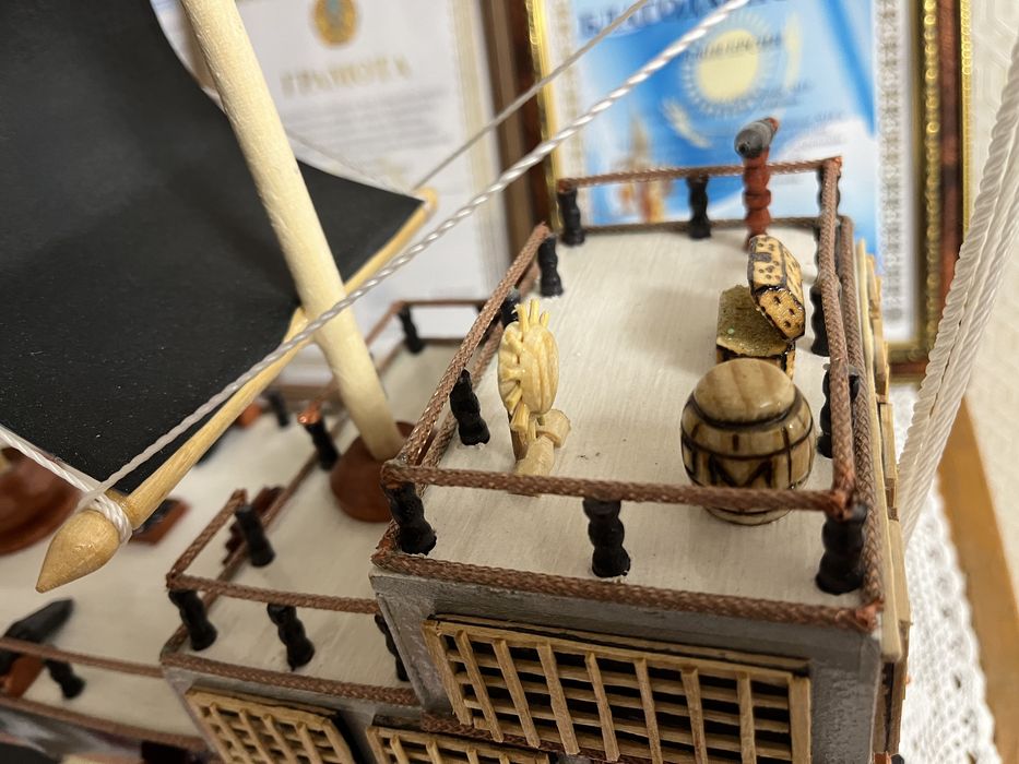 На подарок корабль