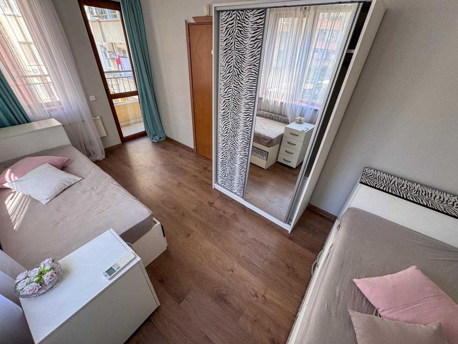 Дава се под наем Тристаен апартамент в Бургас, Възраждане - 96 кв.м за 663 € - Снимка #2