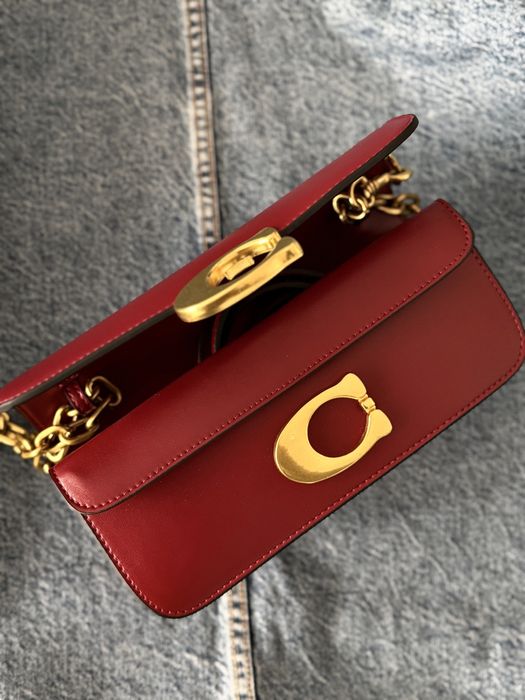 Дамска червена чанта Coach