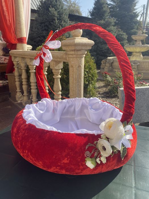 Продам велюровые корзины большие невеста