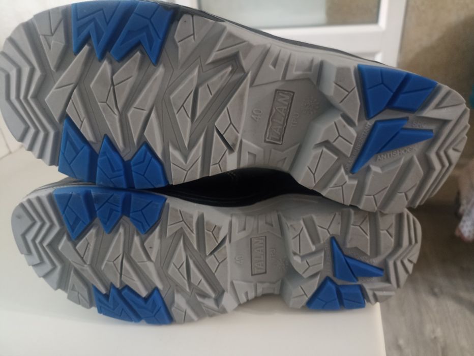 Продам спец обувь