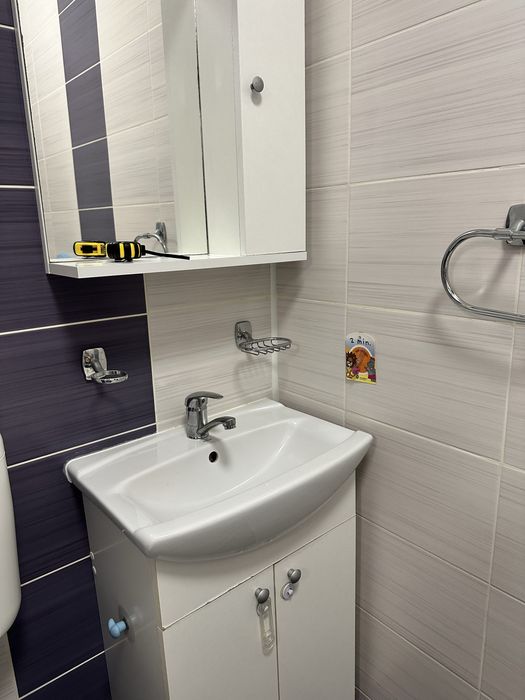 Mobilier baie cu lavoar