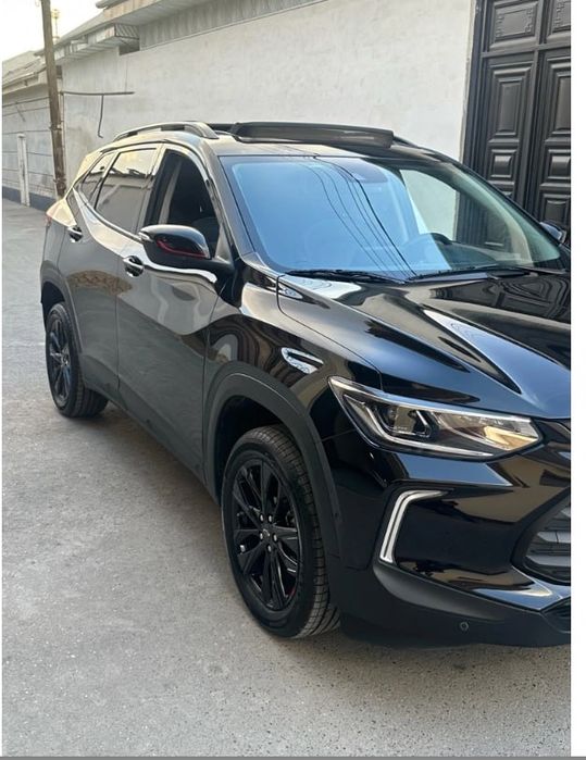 Chevrolet Treker qora
