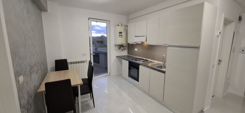 Închiriez apartament 3 camere în Complex Eroilor