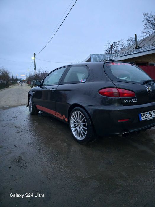 Vând Alfa Romeo 147