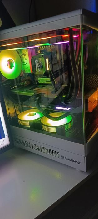 Изключително добър гейминг компютър с процесор AMD Ryzen 7 7800X3D