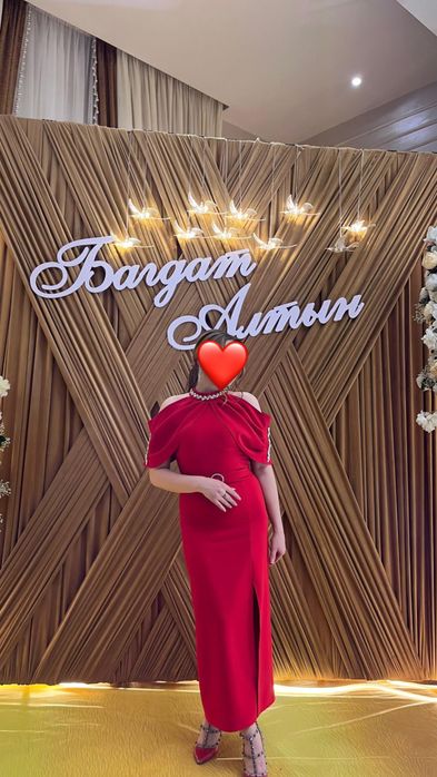 Шикарное красное платье