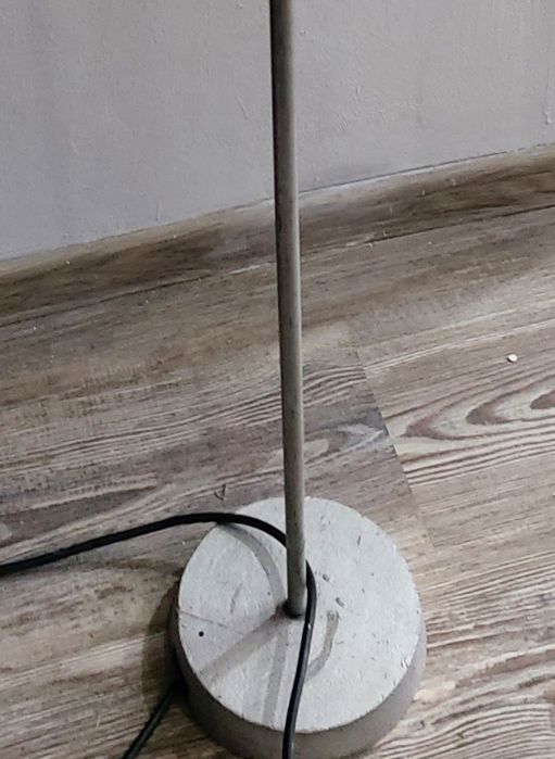 Продам торшер в рабочем состоянии