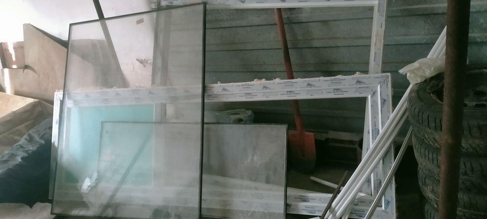 Пластиковая дверь и окно