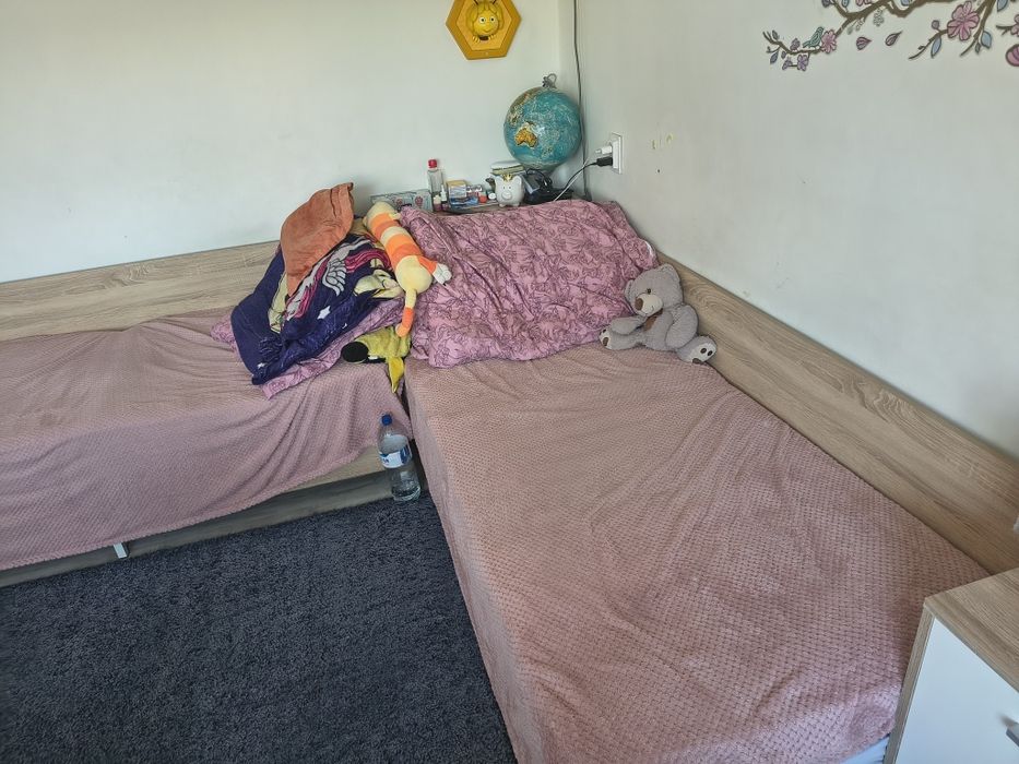 Paturi pe colt plus noptiera