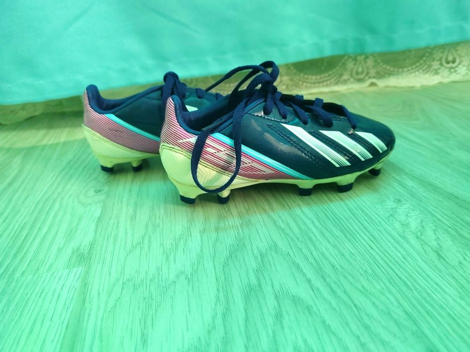 Продам бутсы фирма adidas