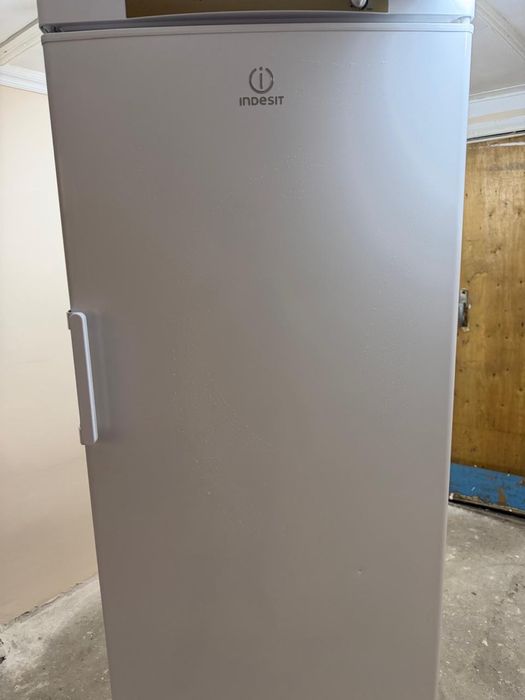 Продам морзильник Indesit