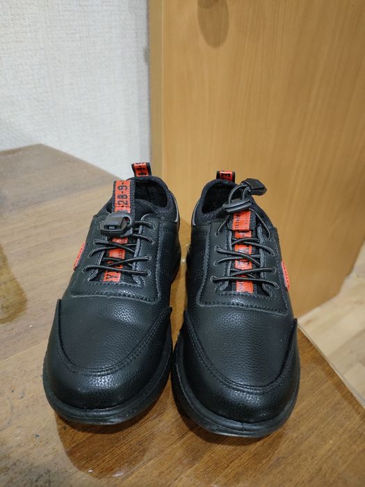 Продам кроссовки для мальчика
