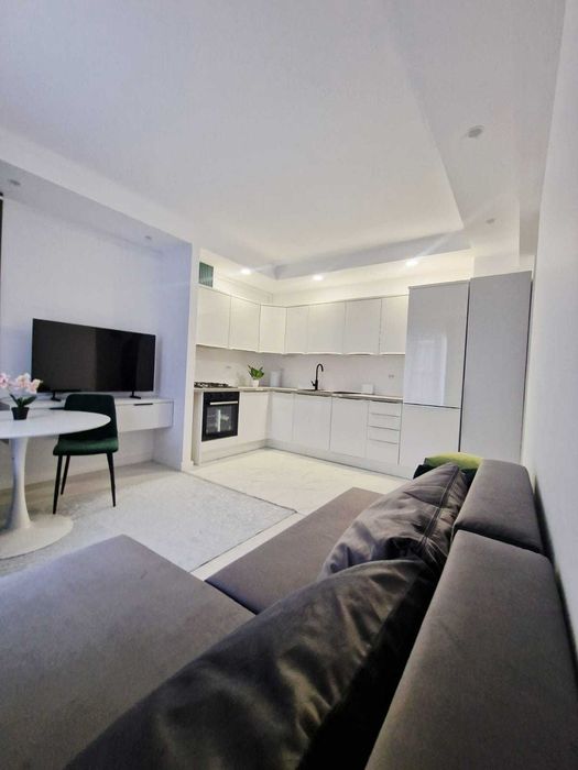 Inchiriez studio Cosmopolis + parcare