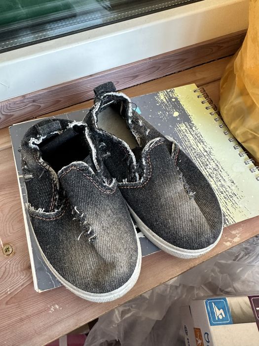 Отдам бесплатно детская обувь