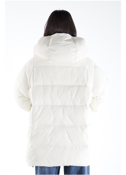 зимняя куртка цвета айвори