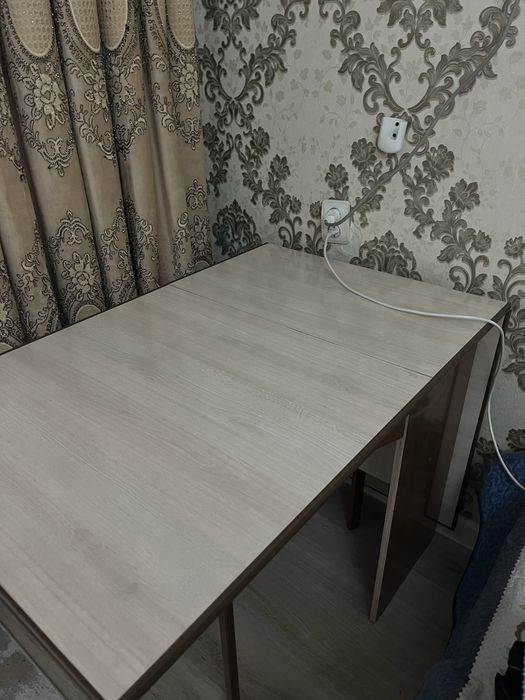Срочно продам стол-тумбу