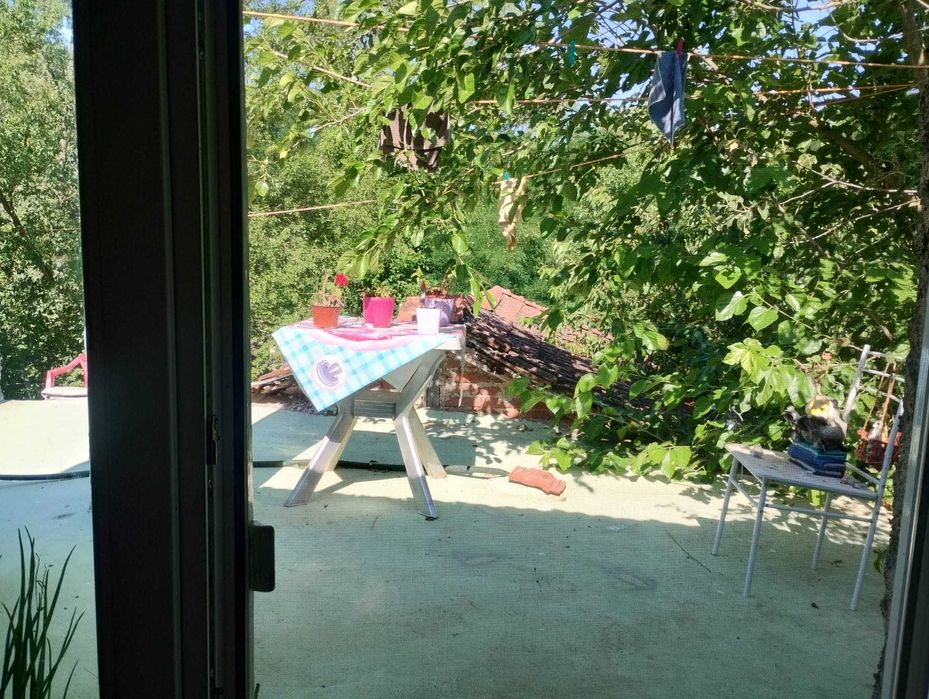 Къща 100 км от морето