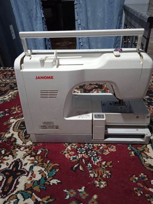 Продается швейная машинка бу