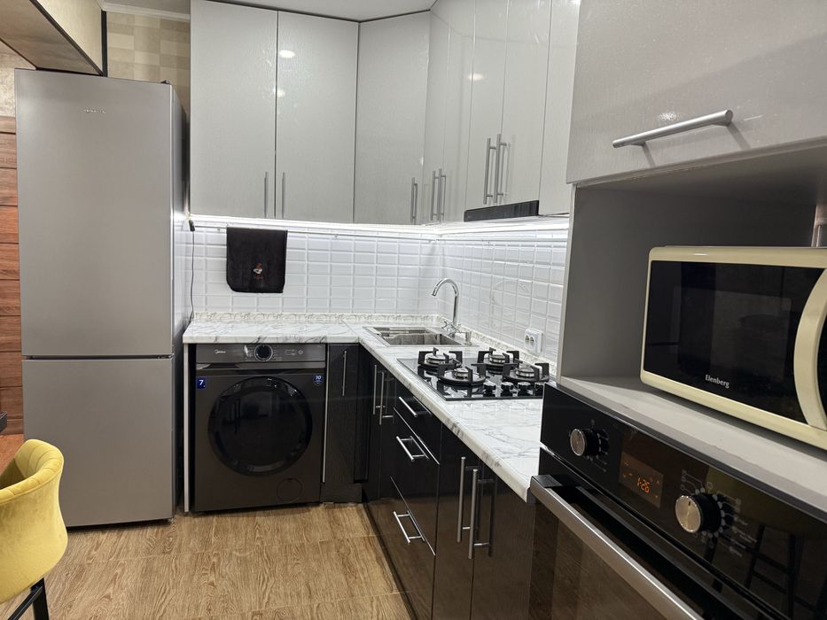 Рядом с ТЦ "Сибирь",7-52.