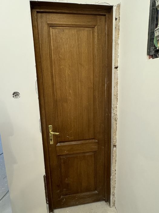 Usi din stejar masiv