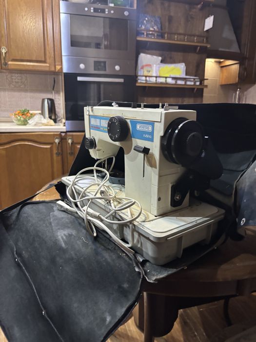 Продам швеюную машинку