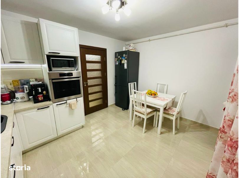 Apartament de Vănzare, 3 Camere, 81mp, 2 Parcari, Zona Selimbar.