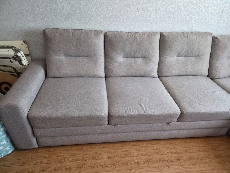 Продам СРОЧНО диван в хорошем состоянии