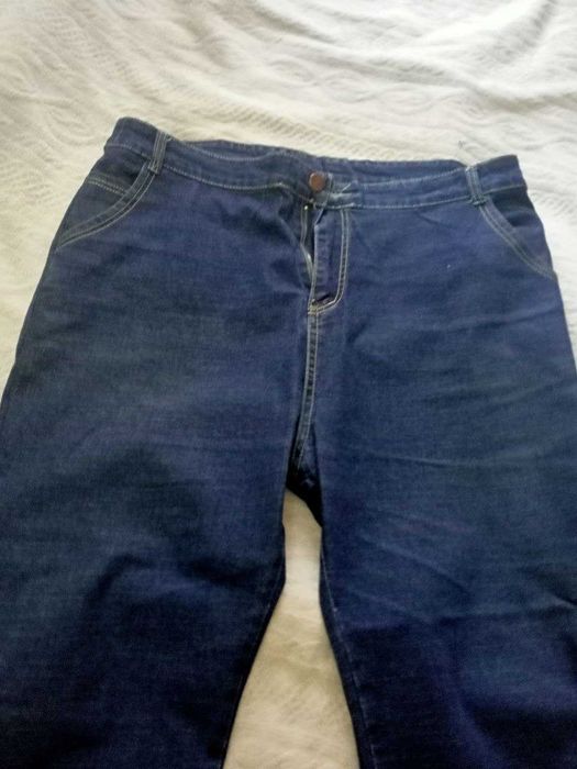 джинсы темно синие..