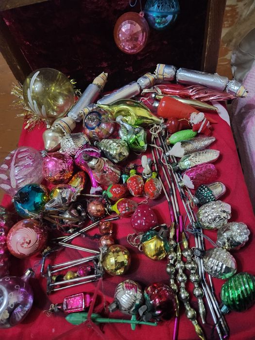 Игрушки  на ёлку  и коллекционные.