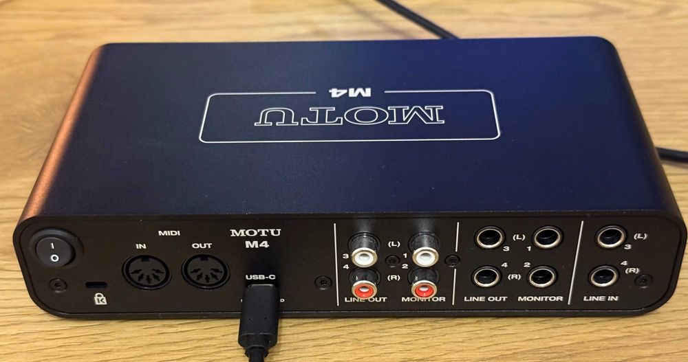 Interfata audio MOTU M4