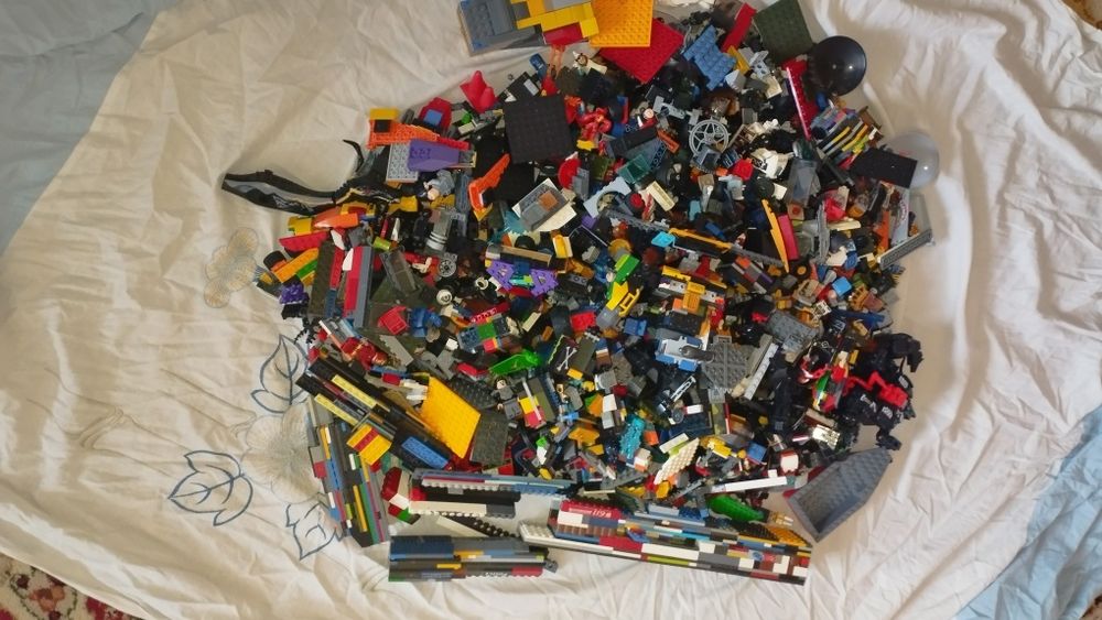 Конструктор Лего, весом 5,5 кг.